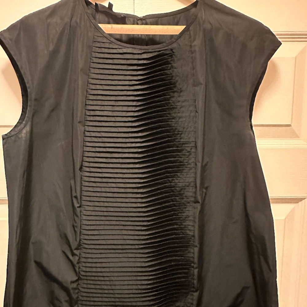 Lafayette 148 sleeveless black silk tuxedo shirt, size 14